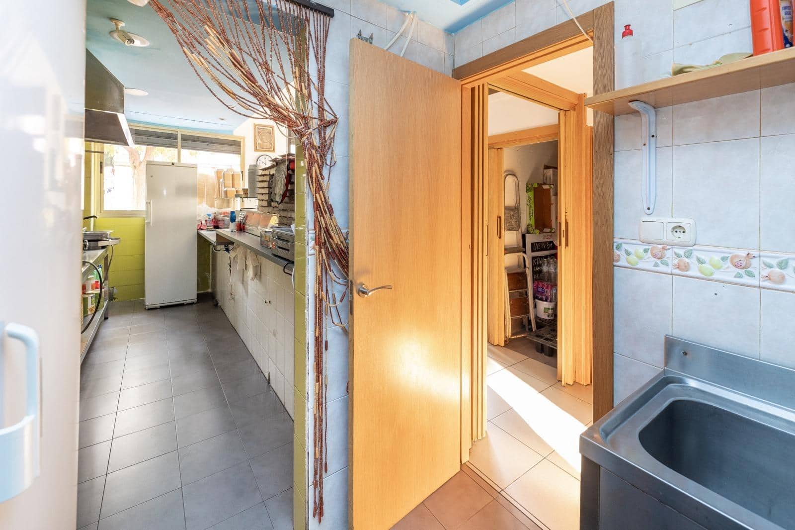 Komercyjne na sprzedaż w Miasto Grenada - 75 900 € (Ref: 9344988)