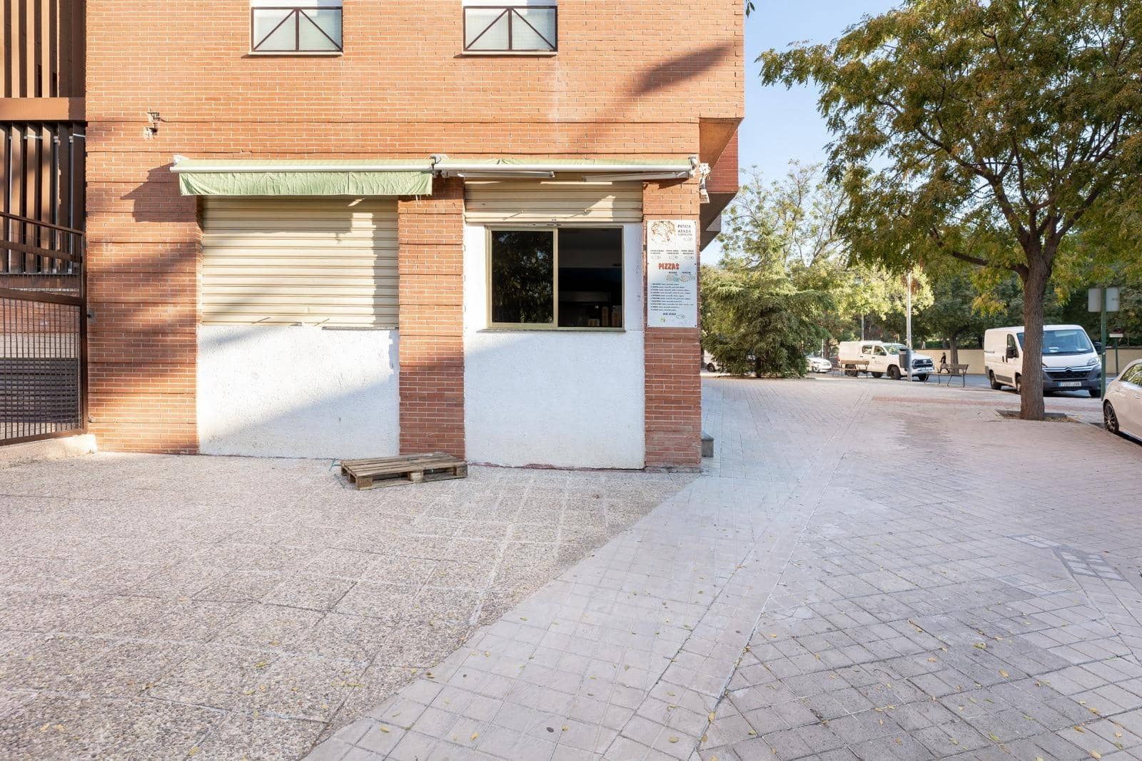 Komercyjne na sprzedaż w Miasto Grenada - 75 900 € (Ref: 9344988)