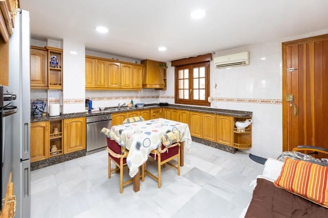 7 soveværelse Villa til salg i Maracena med garage - € 520.000 (Ref: 9344997)