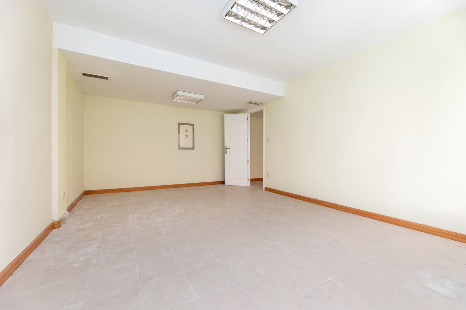 Kontor til salgs i Granada by - € 347 000 (Ref: 9347166)