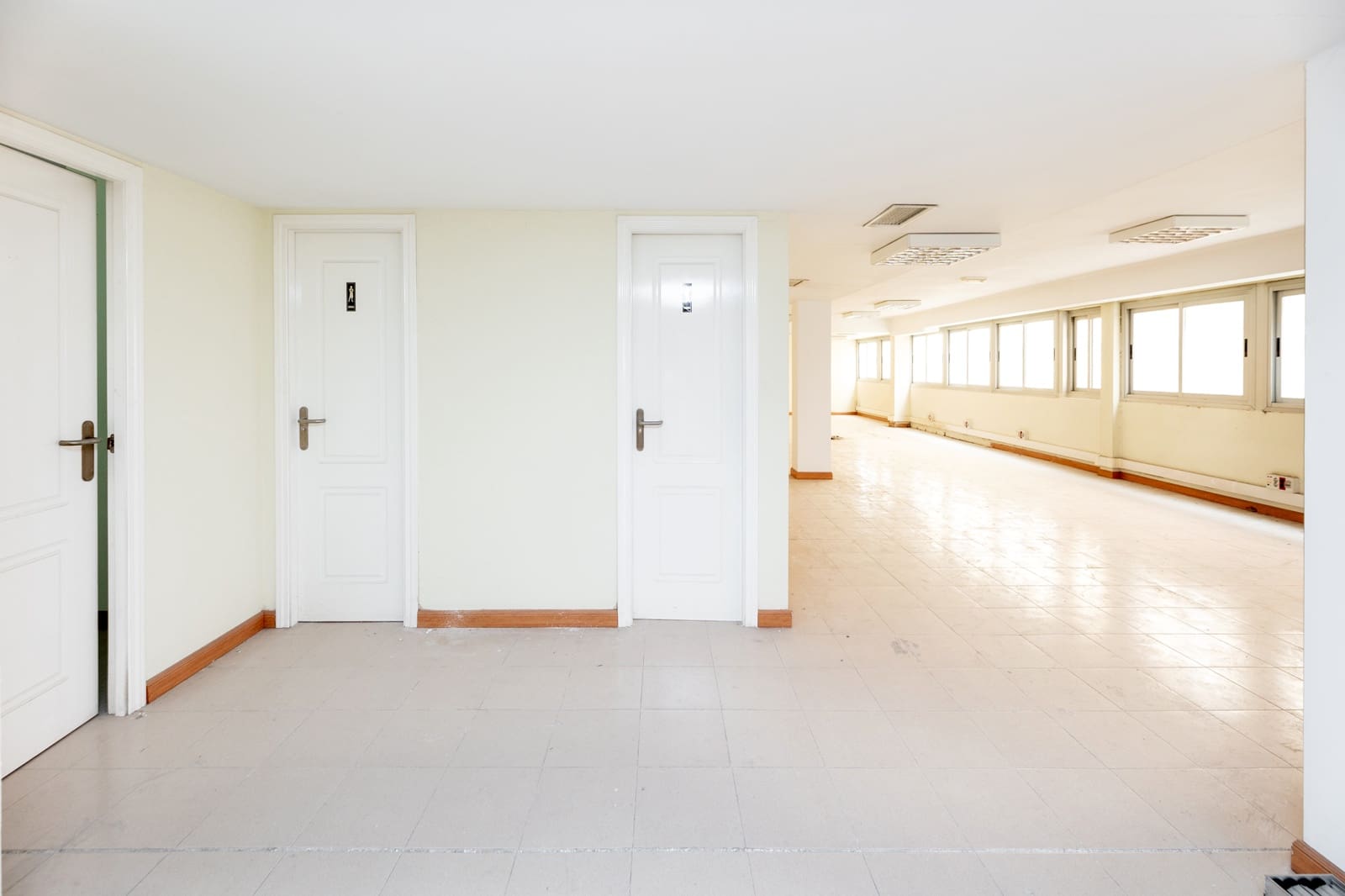 Kontor til salgs i Granada by - € 347 000 (Ref: 9347166)