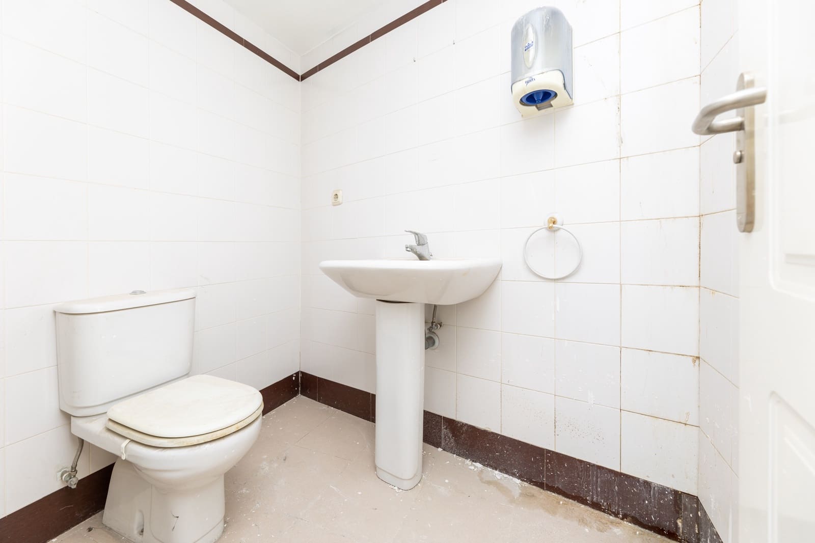 Kontor til salgs i Granada by - € 347 000 (Ref: 9347166)