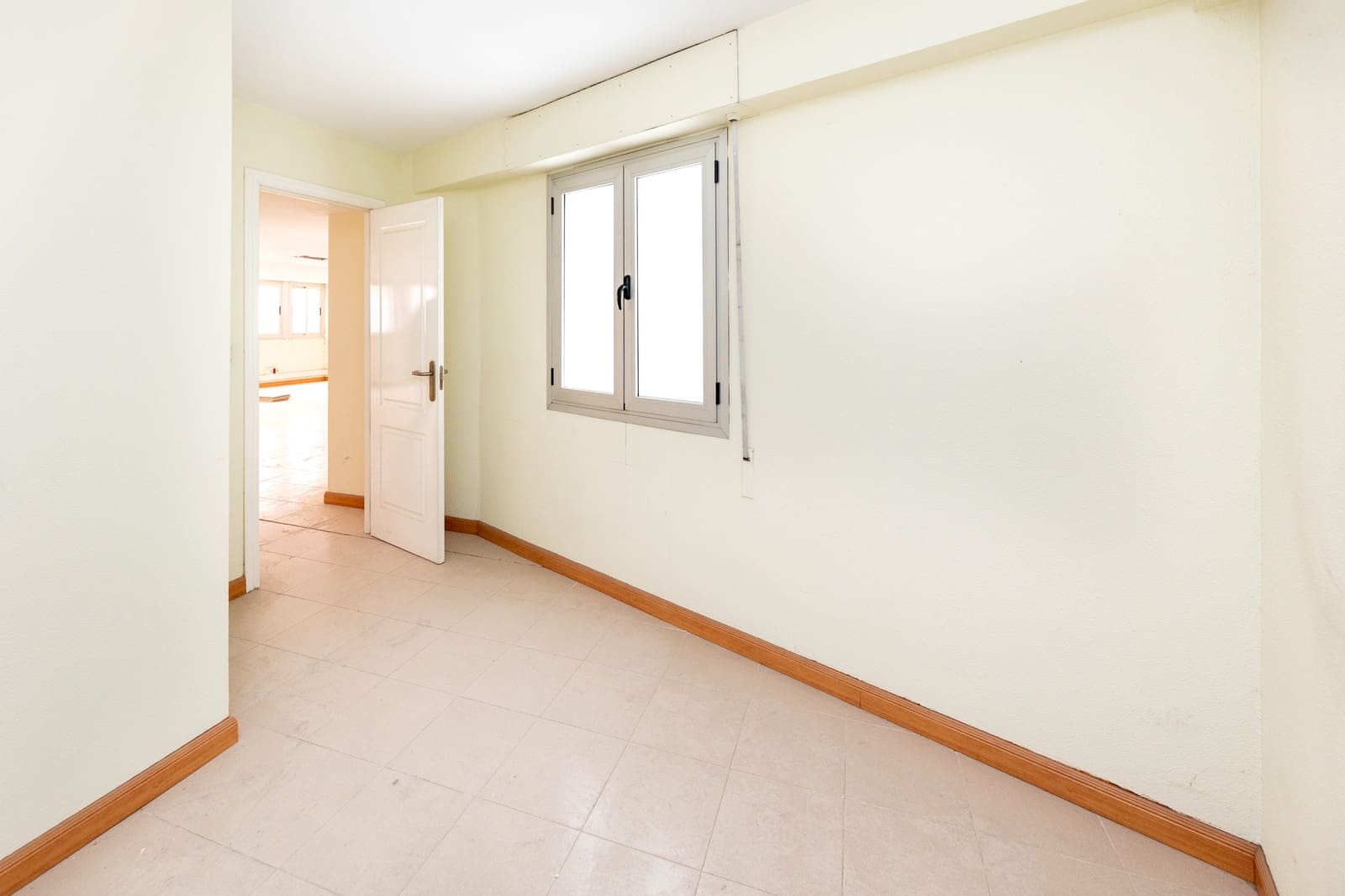 Kontor til salgs i Granada by - € 347 000 (Ref: 9347166)