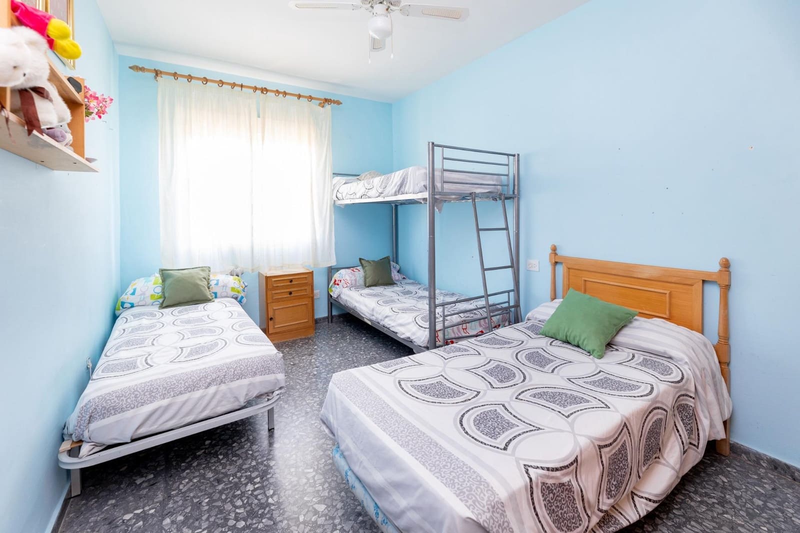 4 soveværelse Villa til salg i Dilar med swimmingpool garage - € 349.900 (Ref: 9347167)