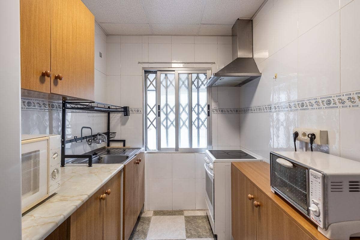 Piso de 3 habitaciones en Granada ciudad en venta - 250.000 € (Ref: 9347171)