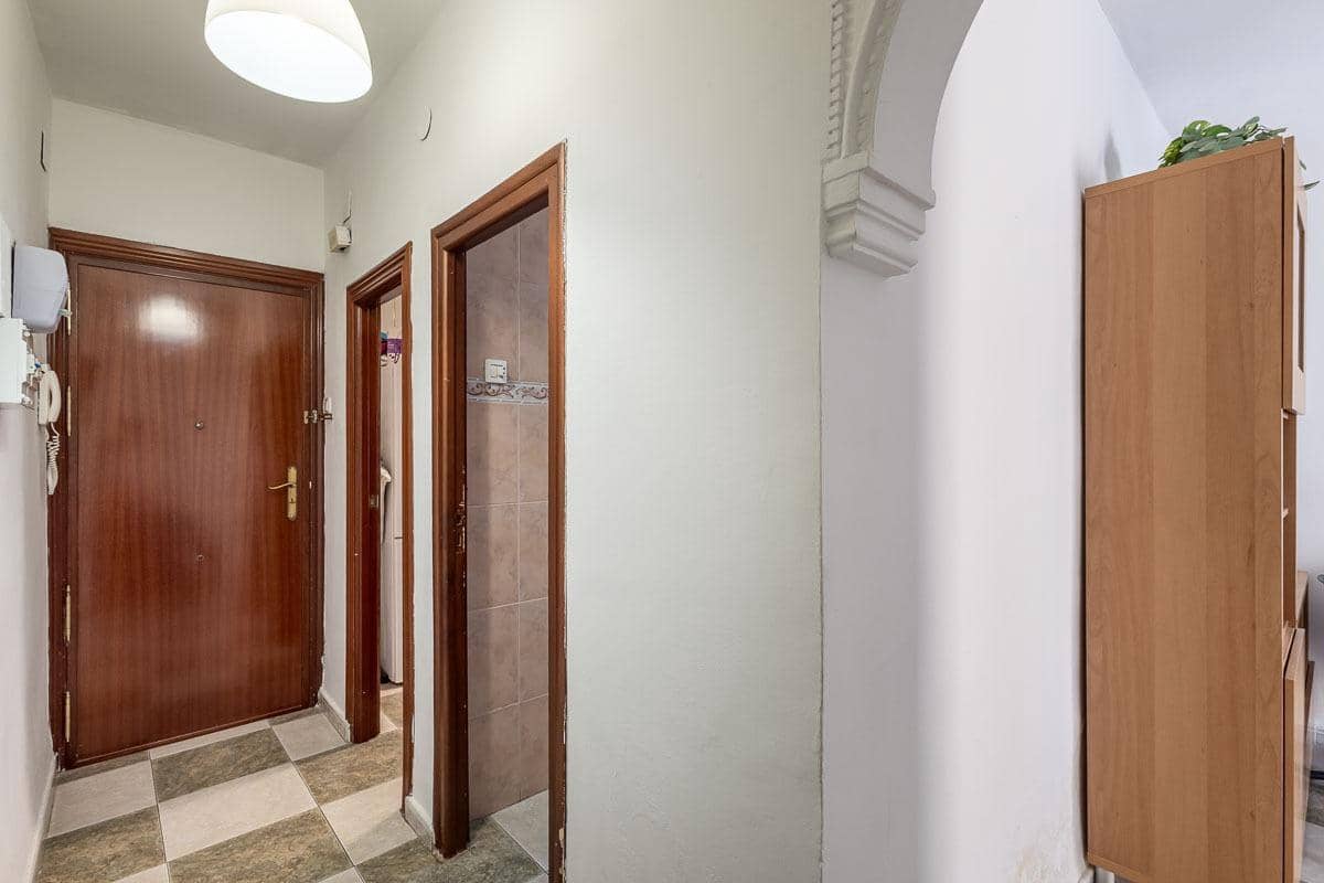 Piso de 3 habitaciones en Granada ciudad en venta - 250.000 € (Ref: 9347171)