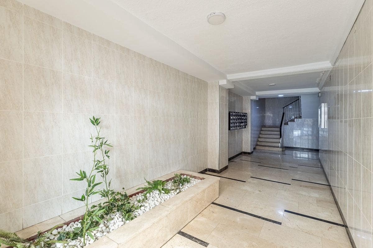 Piso de 3 habitaciones en Granada ciudad en venta - 250.000 € (Ref: 9347171)