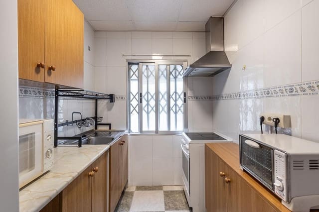 Piso de 3 habitaciones en Granada ciudad en venta - 250.000 € (Ref: 9347171)