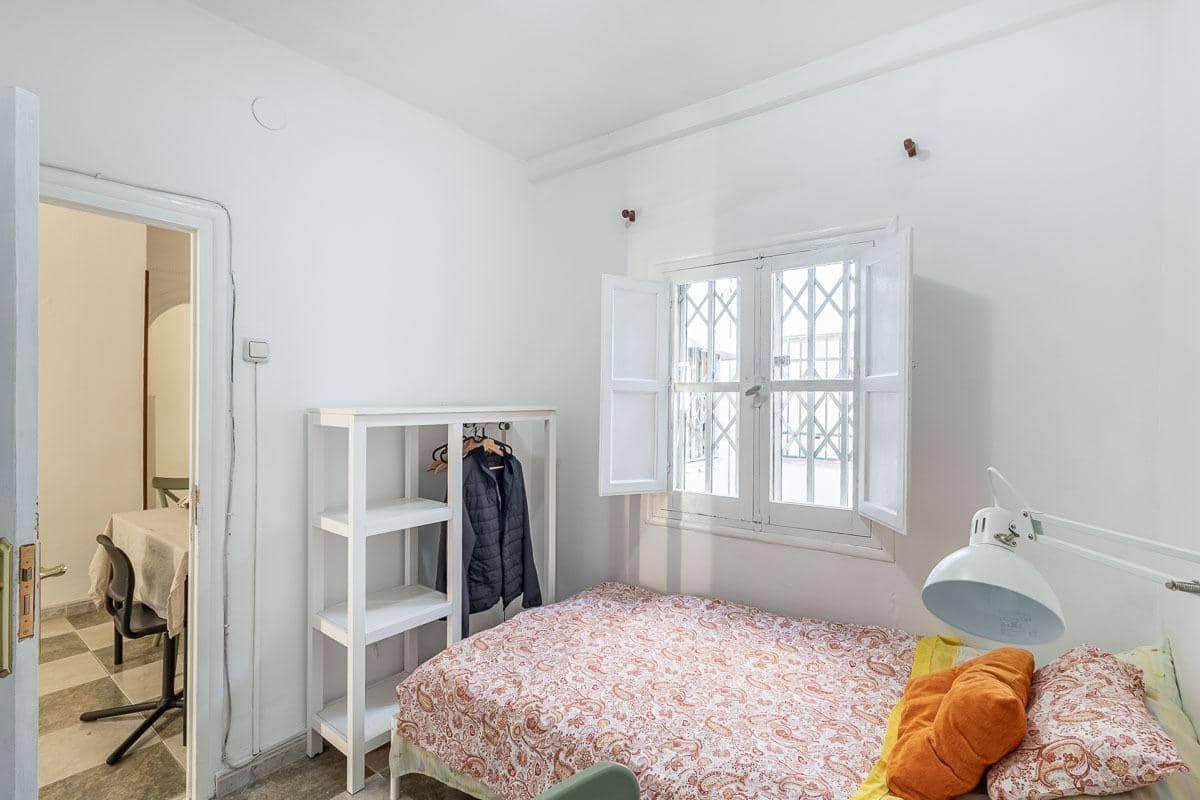 Piso de 3 habitaciones en Granada ciudad en venta - 250.000 € (Ref: 9347171)