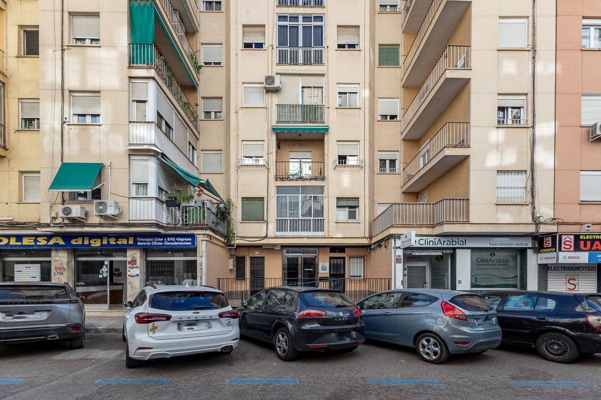 Piso de 3 habitaciones en Granada ciudad en venta - 250.000 € (Ref: 9347171)