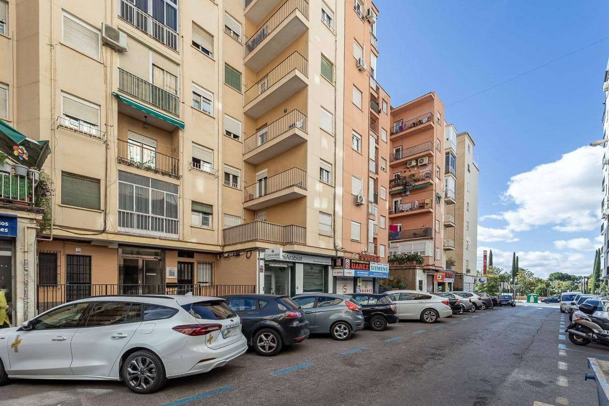Piso de 3 habitaciones en Granada ciudad en venta - 250.000 € (Ref: 9347171)