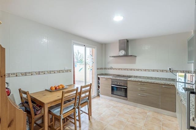 4 soverom Villa til salgs i Atarfe med svømmebasseng garasje - € 329 000 (Ref: 9347172)