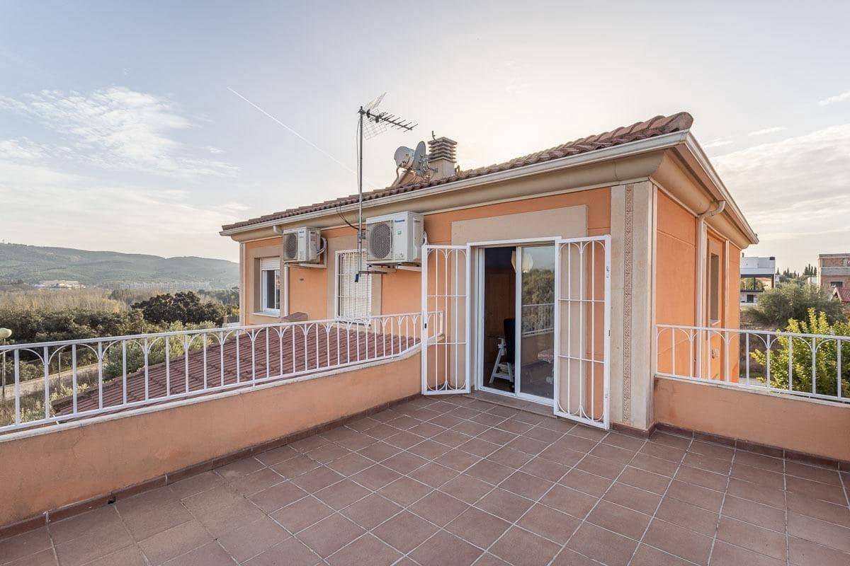 4 soverom Villa til salgs i Atarfe med svømmebasseng garasje - € 329 000 (Ref: 9347172)