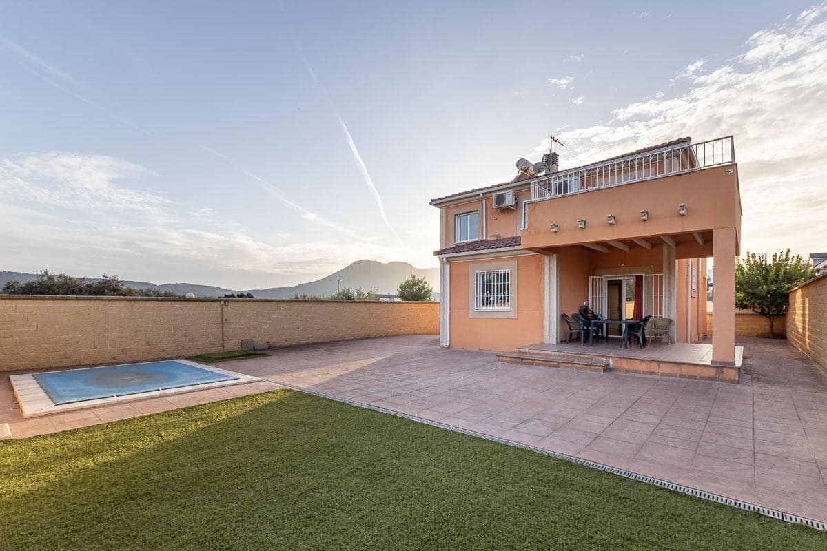 4 soverom Villa til salgs i Atarfe med svømmebasseng garasje - € 329 000 (Ref: 9347172)