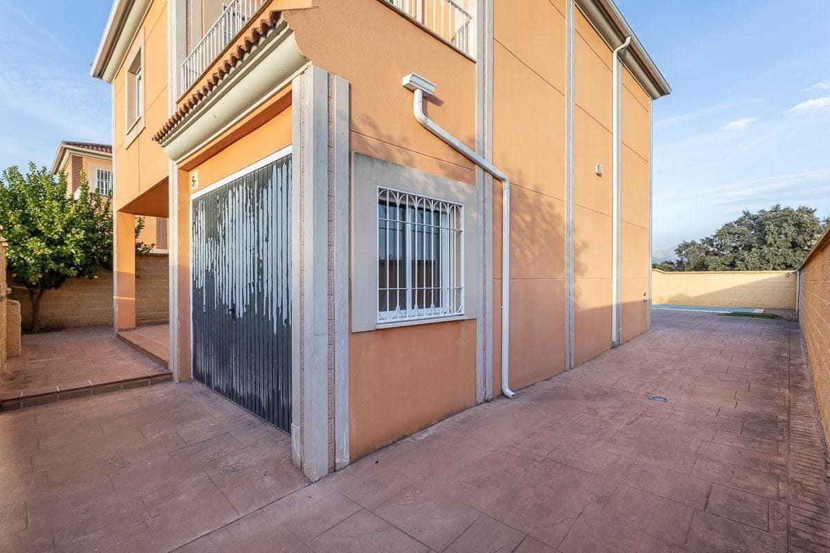 4 soverom Villa til salgs i Atarfe med svømmebasseng garasje - € 329 000 (Ref: 9347172)