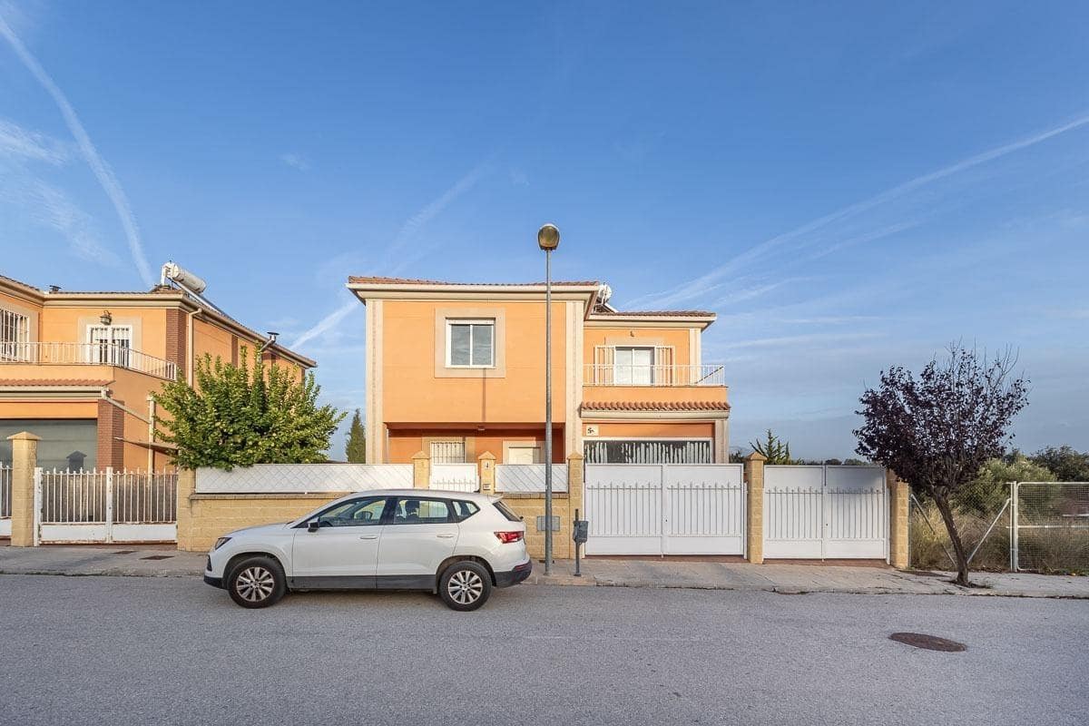 4 soverom Villa til salgs i Atarfe med svømmebasseng garasje - € 329 000 (Ref: 9347172)