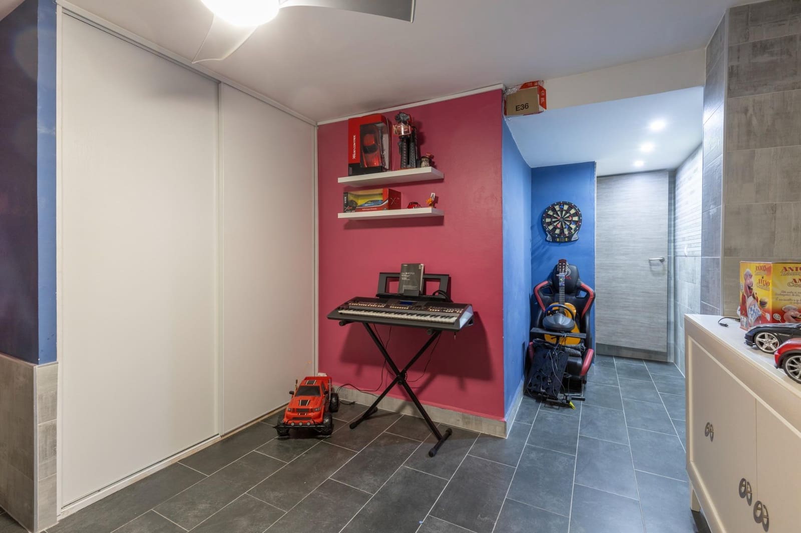 4 soverom Kjedet enebolig til salgs i Las Gabias med svømmebasseng garasje - € 290 000 (Ref: 9353516)