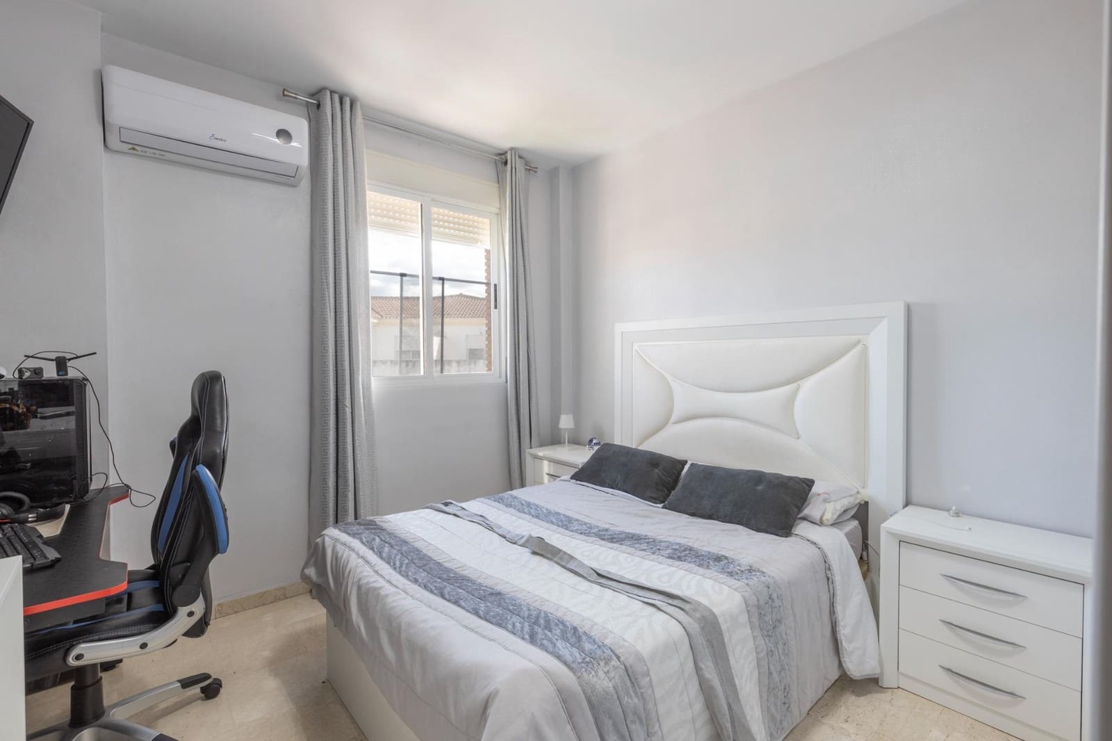 4 soverom Kjedet enebolig til salgs i Las Gabias med svømmebasseng garasje - € 290 000 (Ref: 9353516)