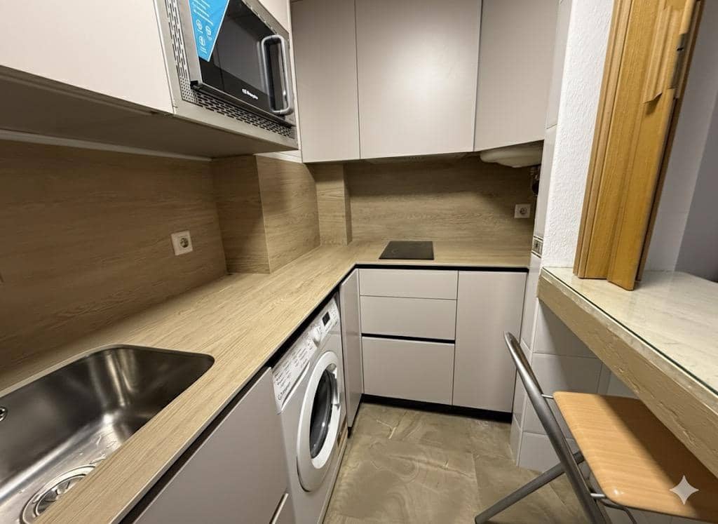 1 sypialnia Mieszkanie do wynajęcia w Miasto Grenada - 850 € (Ref: 9356100)