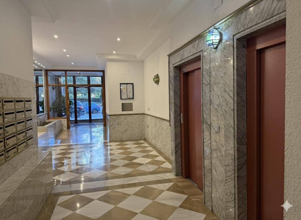 1 sypialnia Mieszkanie do wynajęcia w Miasto Grenada - 850 € (Ref: 9356100)