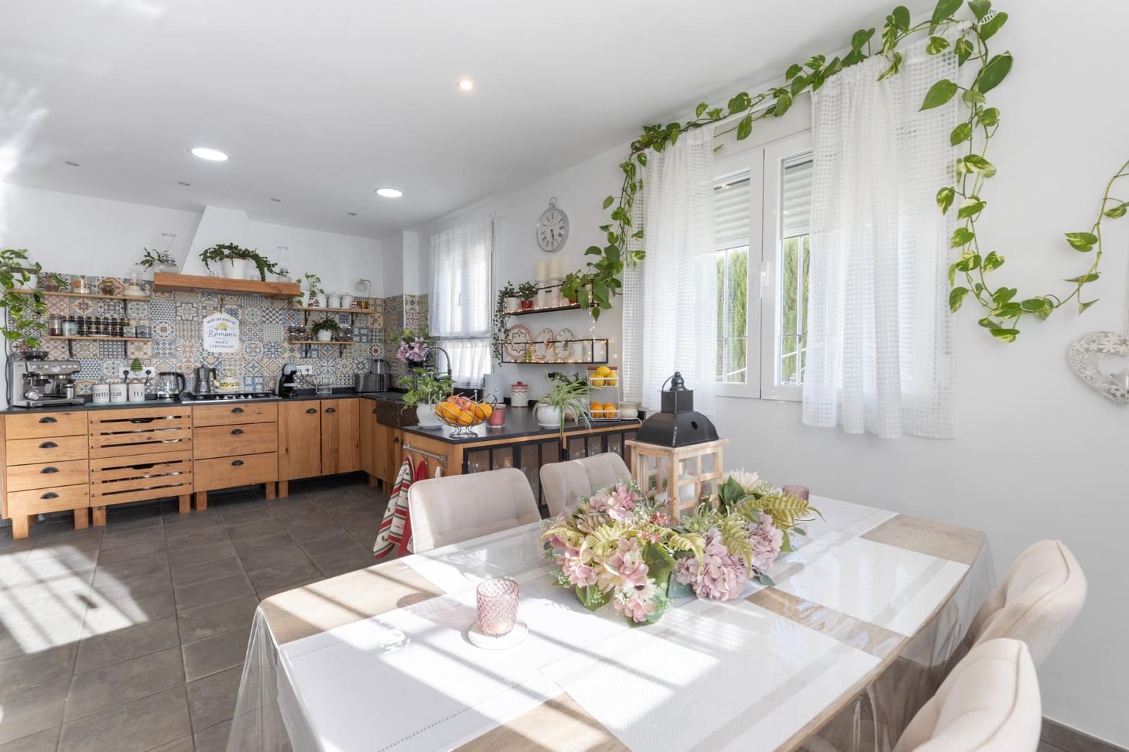 5 soveværelse Villa til salg i Gojar med swimmingpool garage - € 560.000 (Ref: 9356105)