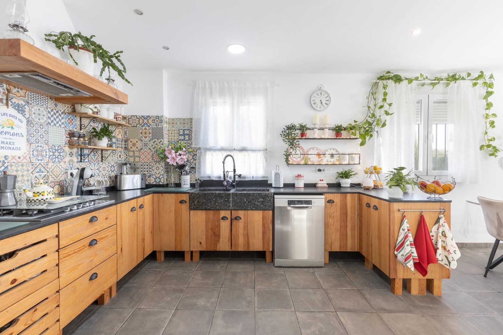 5 soveværelse Villa til salg i Gojar med swimmingpool garage - € 560.000 (Ref: 9356105)