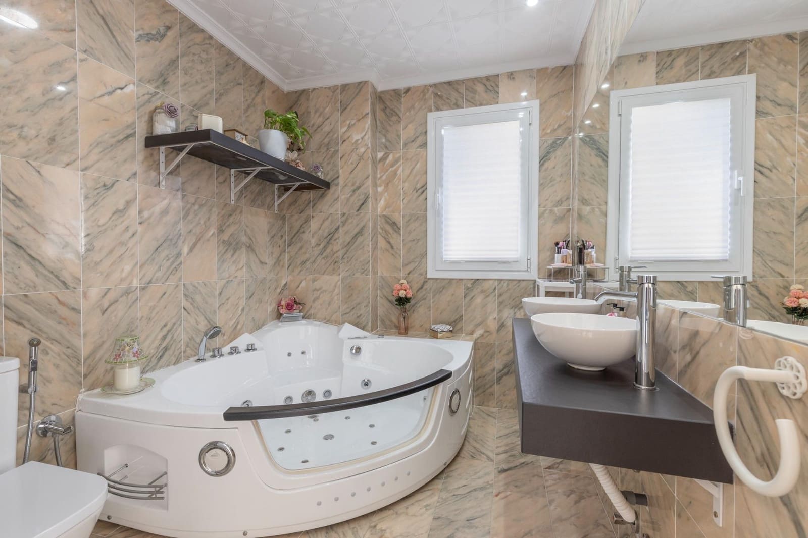 5 soveværelse Villa til salg i Gojar med swimmingpool garage - € 560.000 (Ref: 9356105)