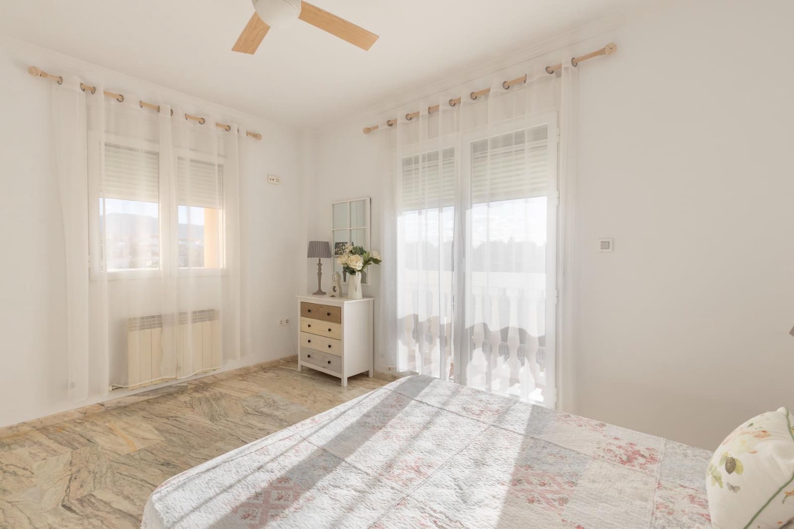 5 soveværelse Villa til salg i Gojar med swimmingpool garage - € 560.000 (Ref: 9356105)