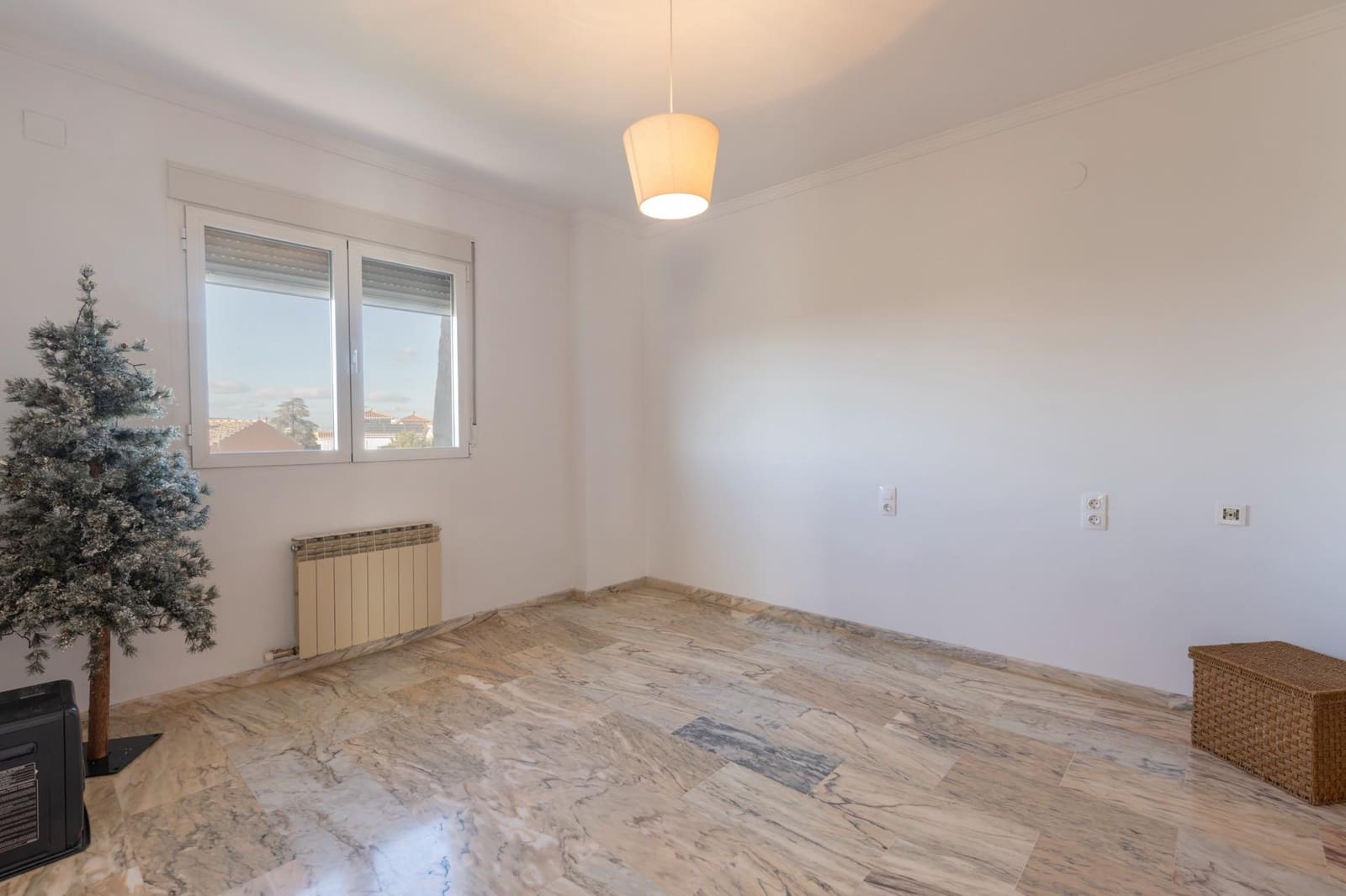 5 soveværelse Villa til salg i Gojar med swimmingpool garage - € 560.000 (Ref: 9356105)