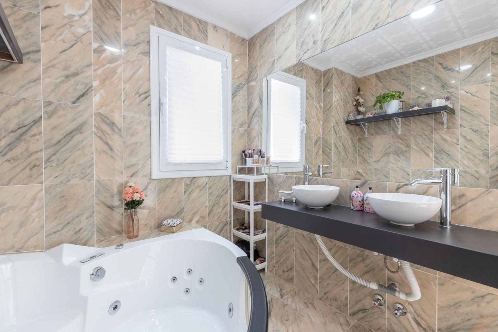 5 soveværelse Villa til salg i Gojar med swimmingpool garage - € 560.000 (Ref: 9356105)