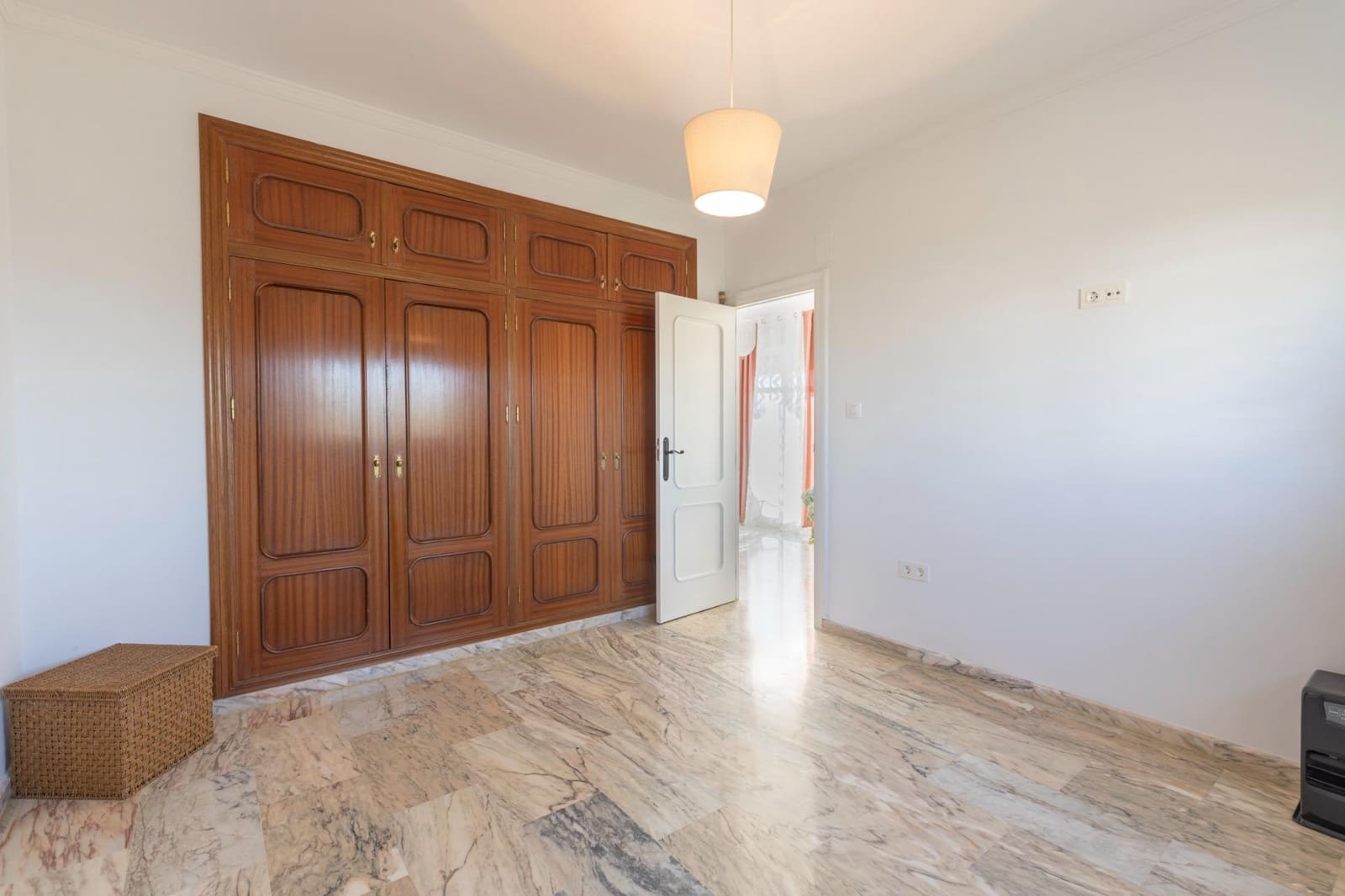 5 soveværelse Villa til salg i Gojar med swimmingpool garage - € 560.000 (Ref: 9356105)