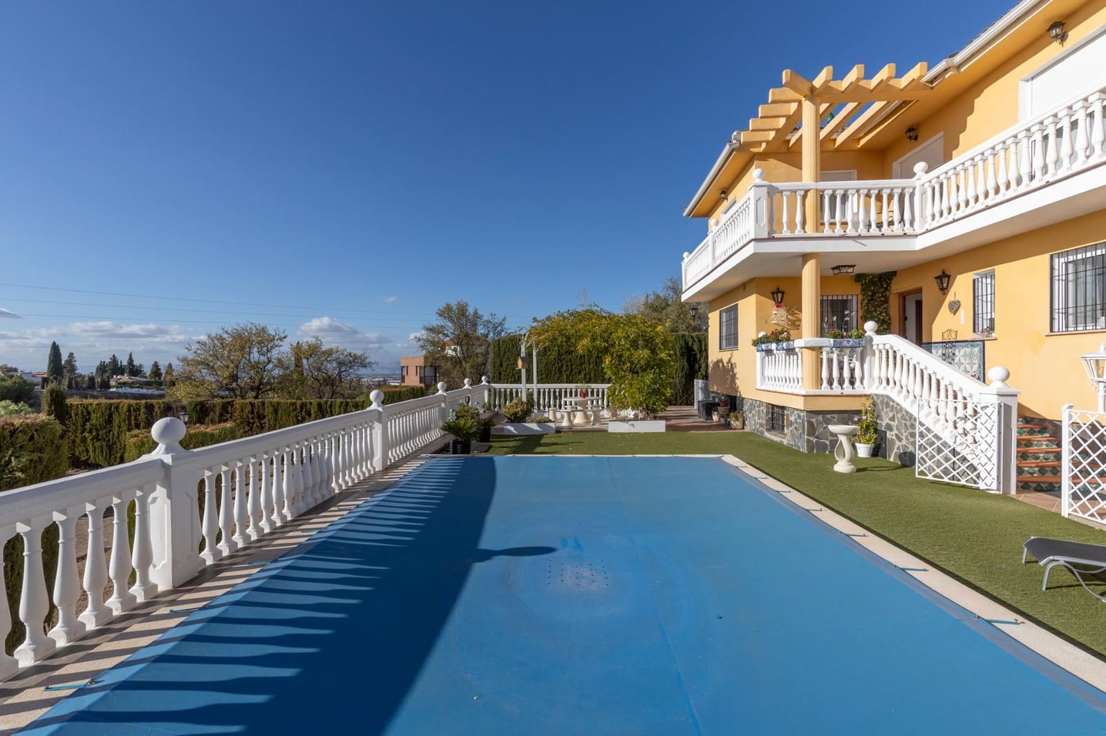 5 soveværelse Villa til salg i Gojar med swimmingpool garage - € 560.000 (Ref: 9356105)