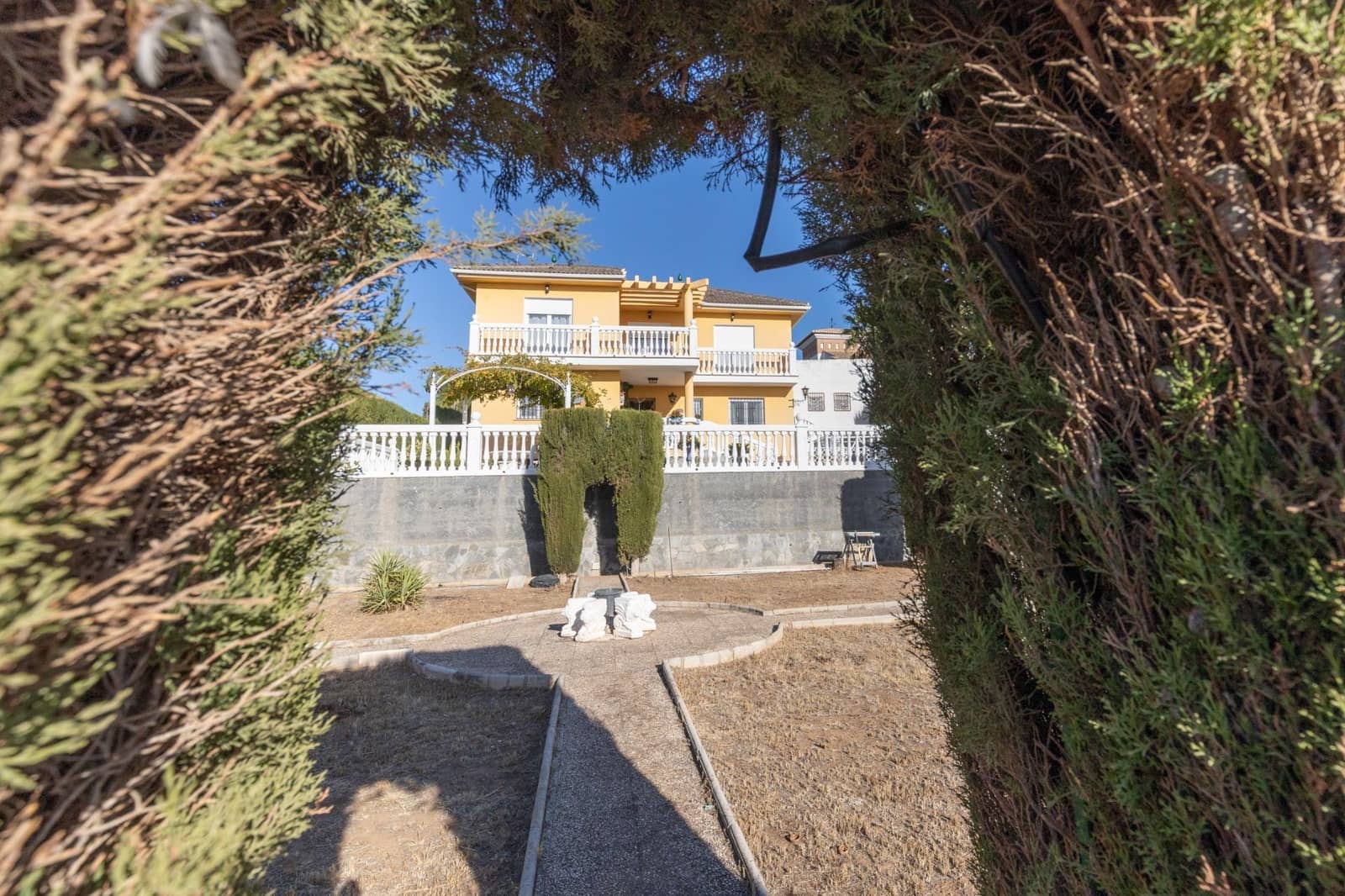 5 soveværelse Villa til salg i Gojar med swimmingpool garage - € 560.000 (Ref: 9356105)