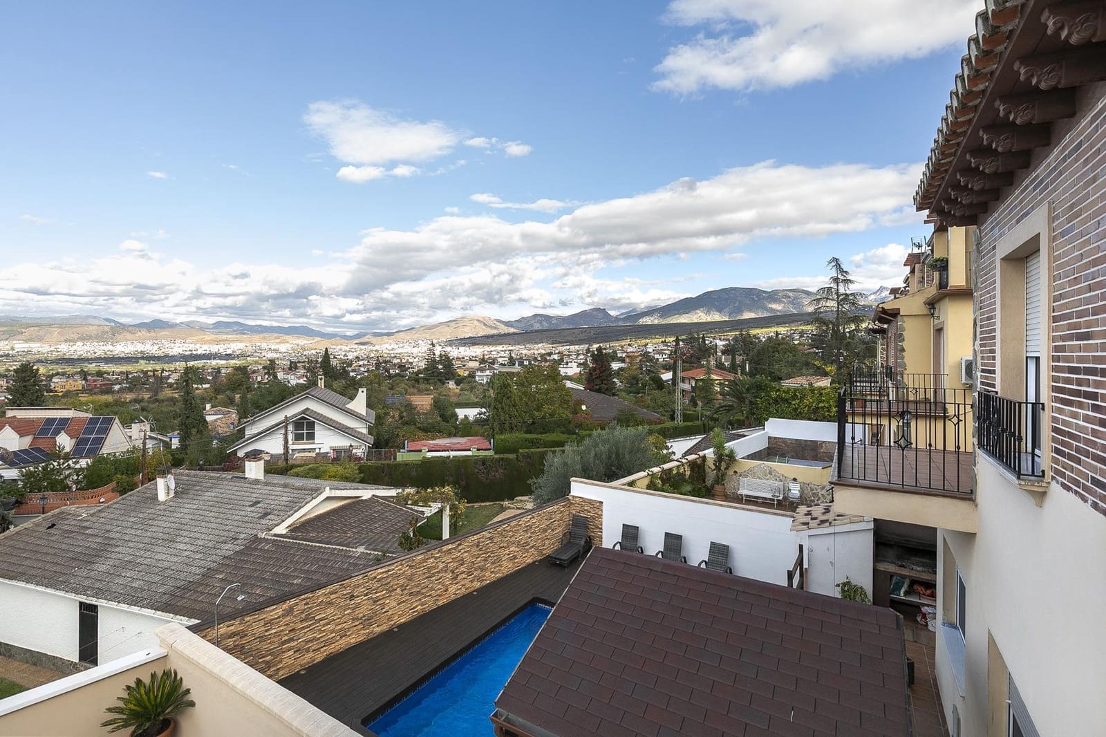 3 bedroom Semi-detached Villa for sale in Gojar with pool garage - € 415,000 (Ref: 9359474)