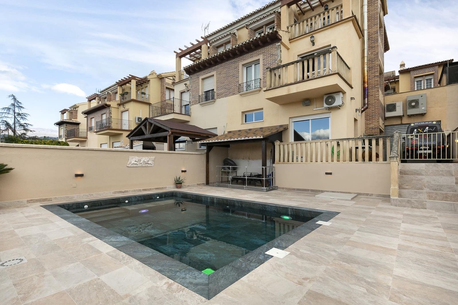 3 bedroom Semi-detached Villa for sale in Gojar with pool garage - € 415,000 (Ref: 9359474)