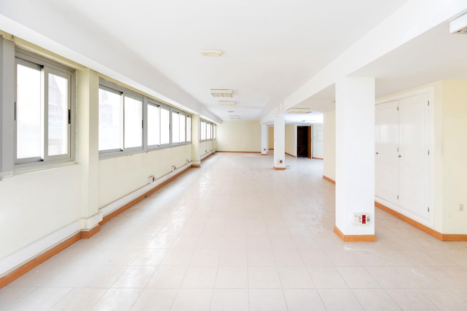 Kontor til leje i Granada by - € 2.200 (Ref: 9367415)