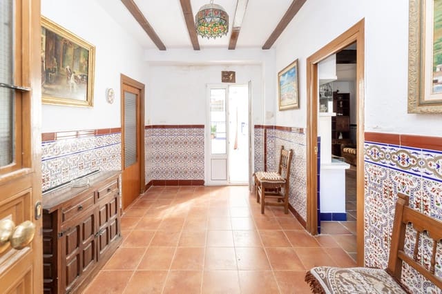 4 slaapkamer Finca/Landhuis te koop in Granada stad - € 149.000 (Ref: 9379287)