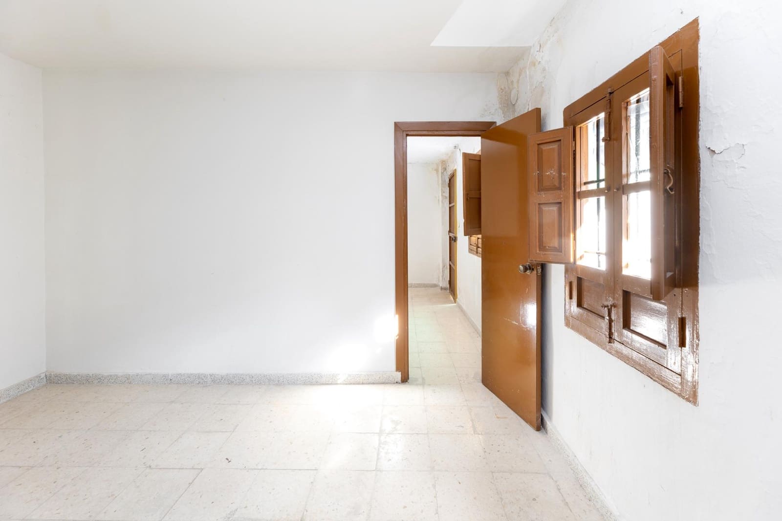 4 soveværelse Finca/Landehus til salg i Granada by - € 149.000 (Ref: 9379287)