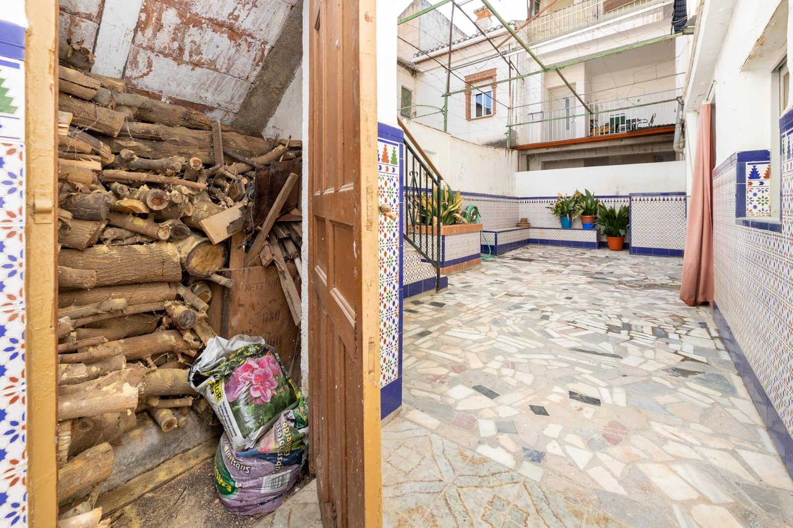 4 soveværelse Finca/Landehus til salg i Granada by - € 149.000 (Ref: 9379287)