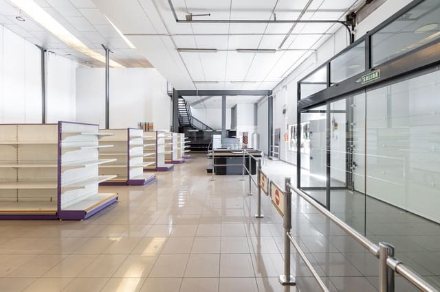 Business for sale in Peligros - € 440,000 (Ref: 9388372)