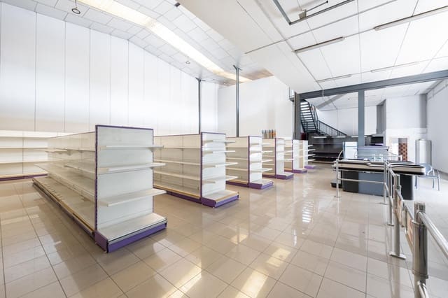 Business for sale in Peligros - € 440,000 (Ref: 9388372)