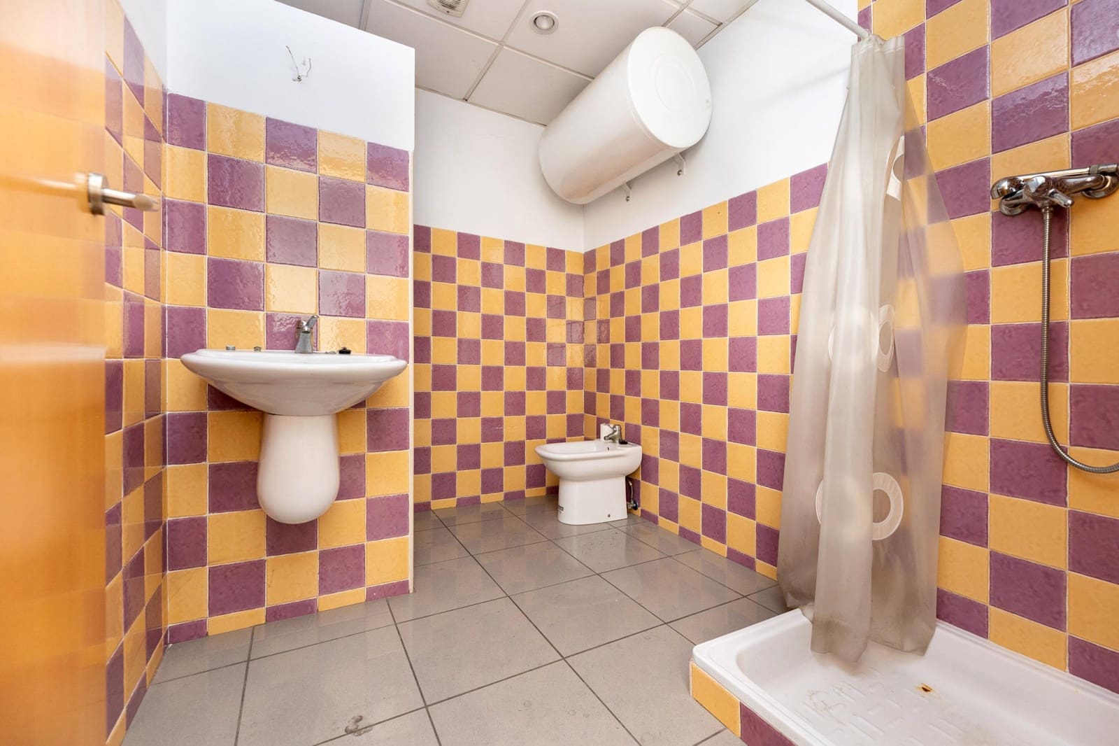 Yritys myytävänä paikassa Peligros - 440 000 € (Ref: 9388372)