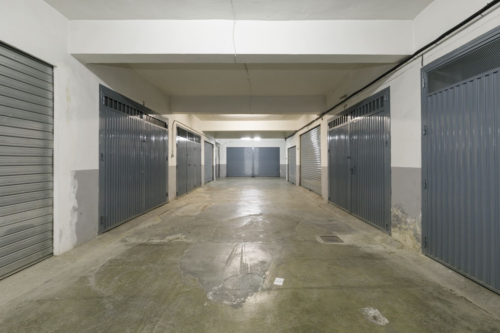 Garasje til salgs i Granada by - € 55 000 (Ref: 9398425)