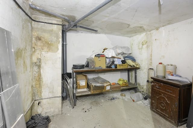 Garage til salg i Granada by - € 55.000 (Ref: 9398425)