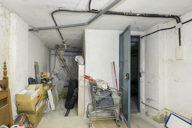 Garage til salg i Granada by - € 55.000 (Ref: 9398425)