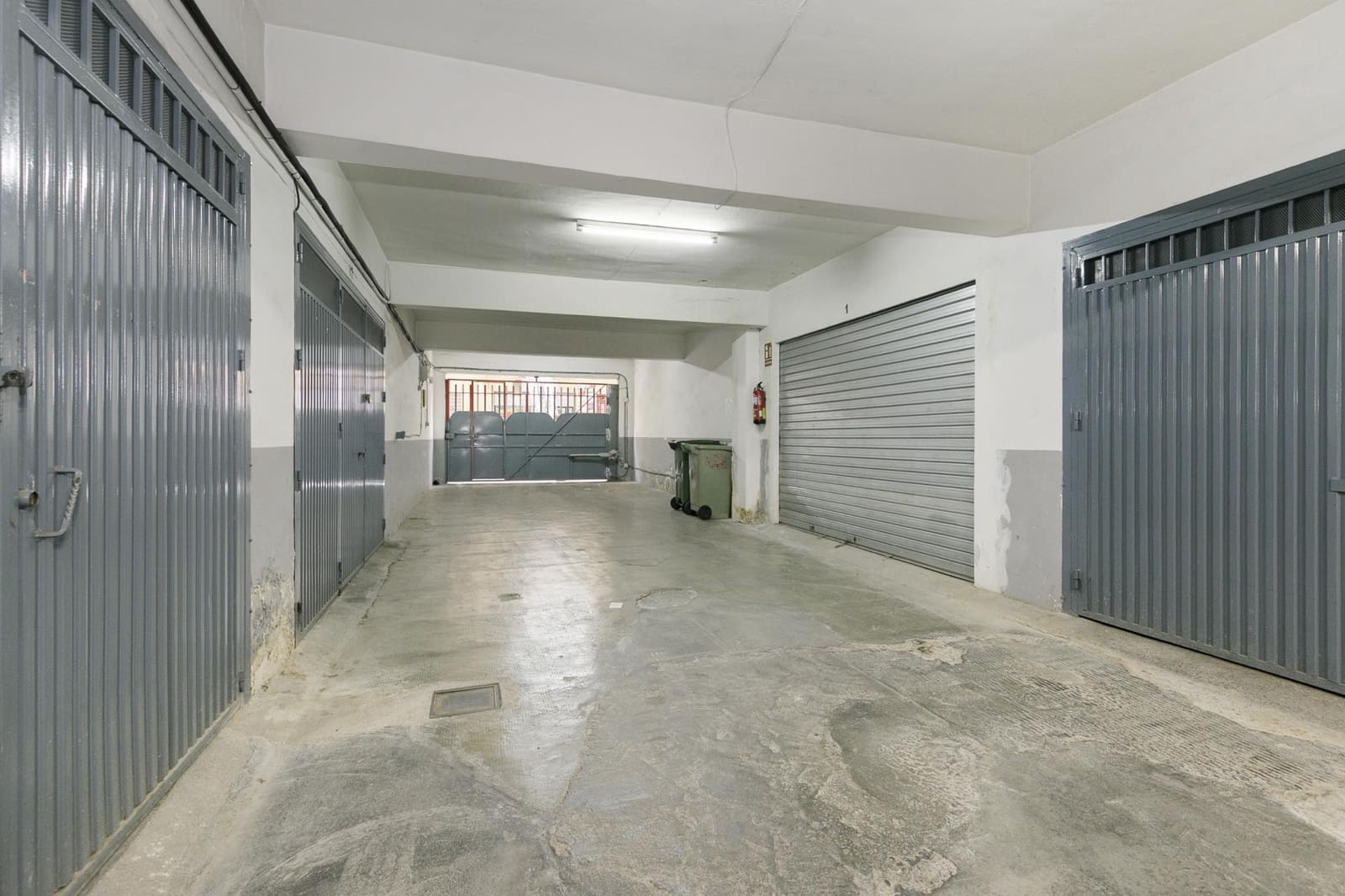 Garage til salg i Granada by - € 49.500 (Ref: 9398425)