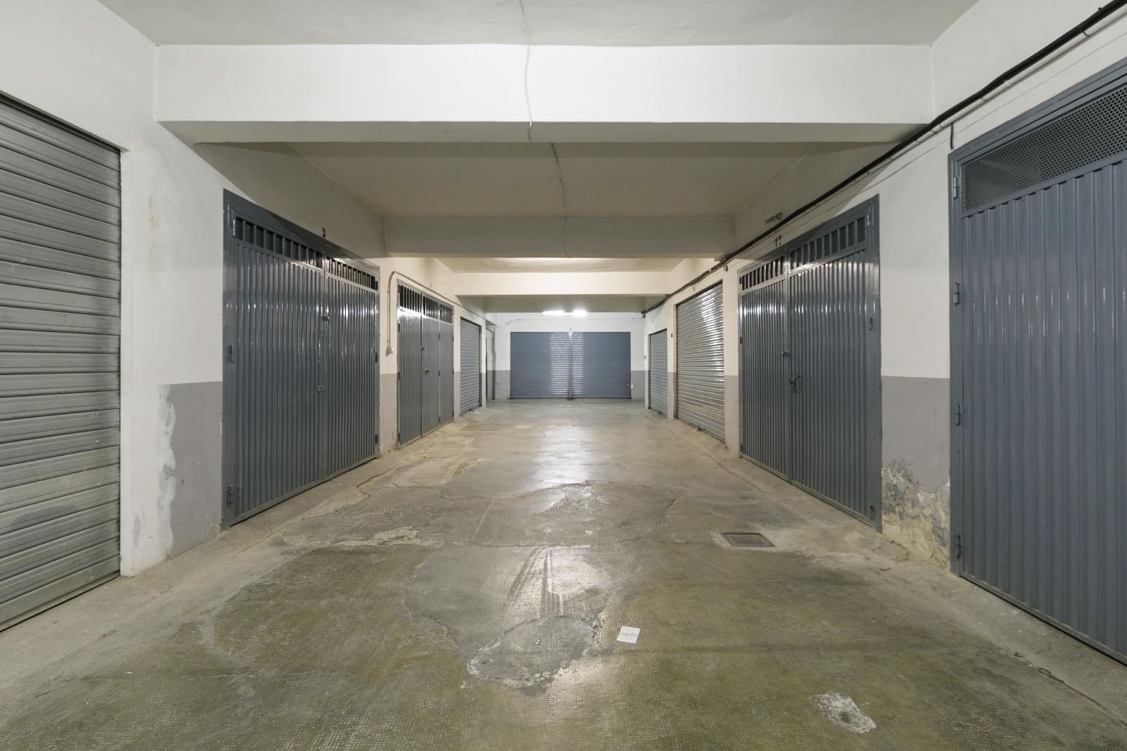 Garage til salg i Granada by - € 49.500 (Ref: 9398425)