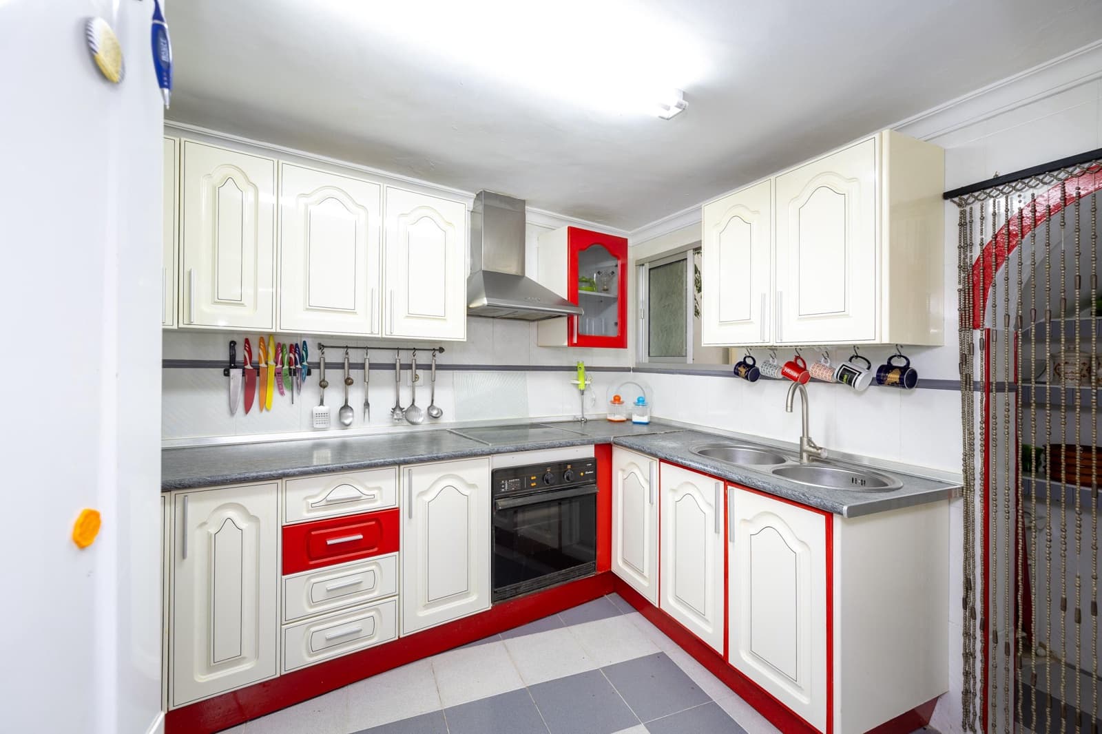 5 slaapkamer Rijtjeshuis te koop in Loja - € 91.000 (Ref: 9413999)