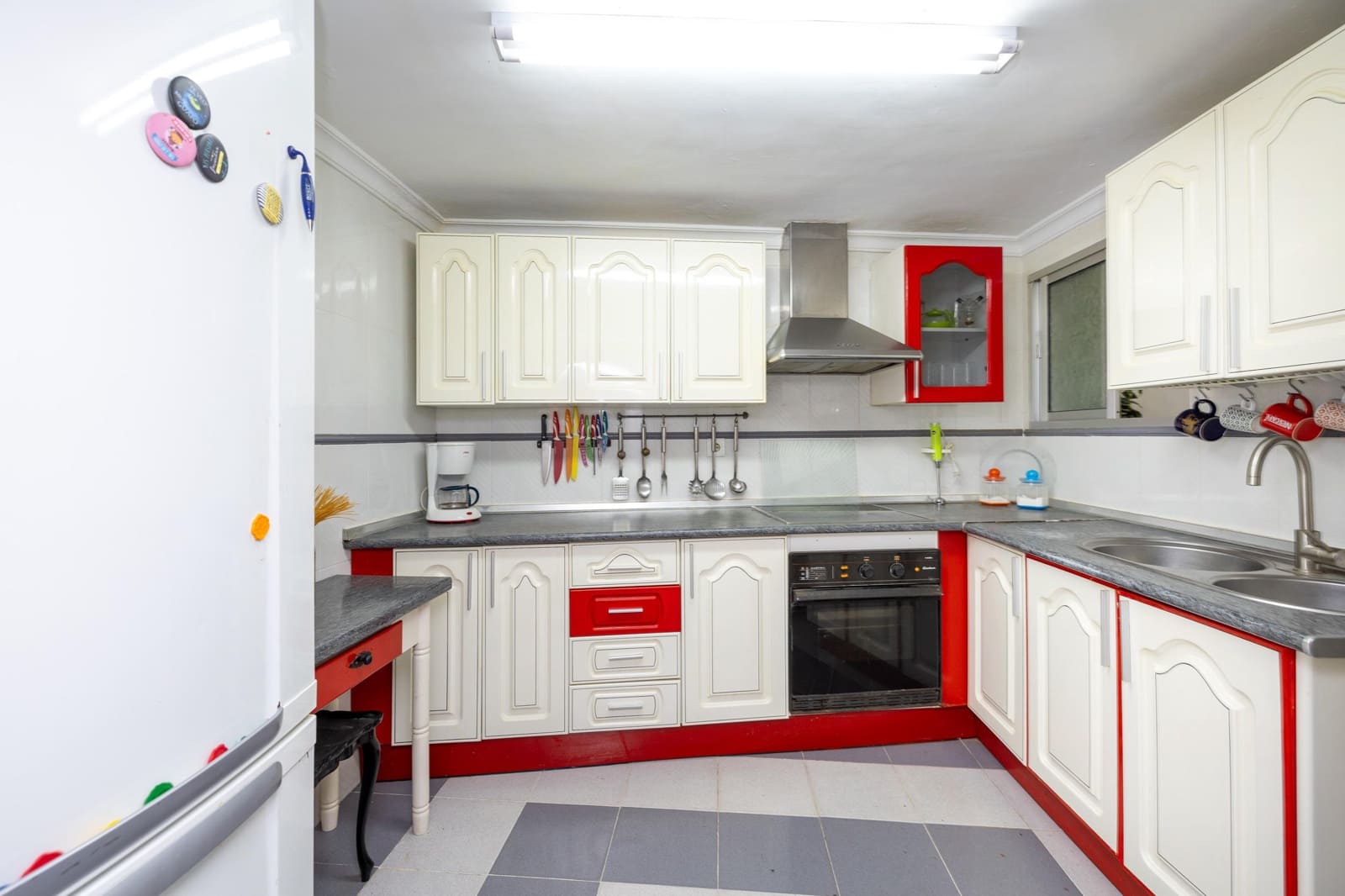 5 slaapkamer Rijtjeshuis te koop in Loja - € 91.000 (Ref: 9413999)