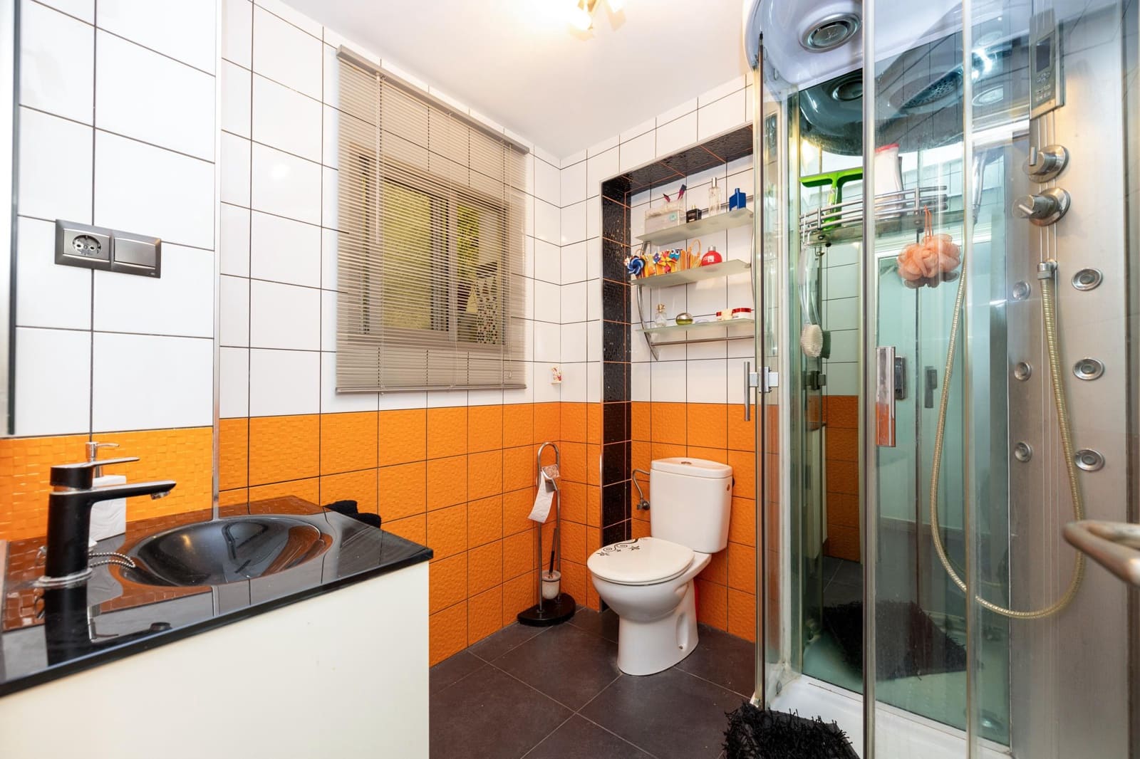 5 slaapkamer Rijtjeshuis te koop in Loja - € 91.000 (Ref: 9413999)